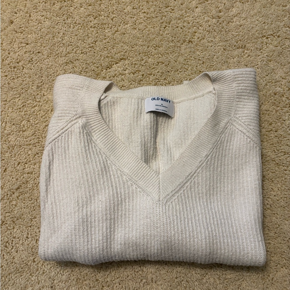 Old Navy Cream V-Neck Sweater Size M